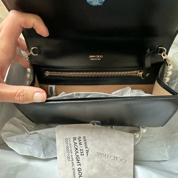 Avenue Wallet with Chain - Picture 7 of 11